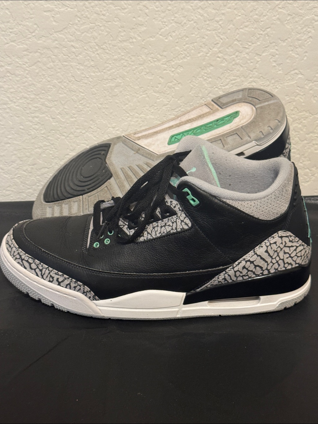 Air Jordan 3 Green Glow Sneakers Size Us 12 - Mint Green/White